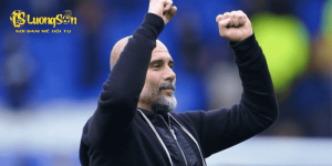 Guardiola trong trận thắng Everton ở vòng 33 Ngoại hạng Anh, trên sân Goodison Park, Liverpool, Anh